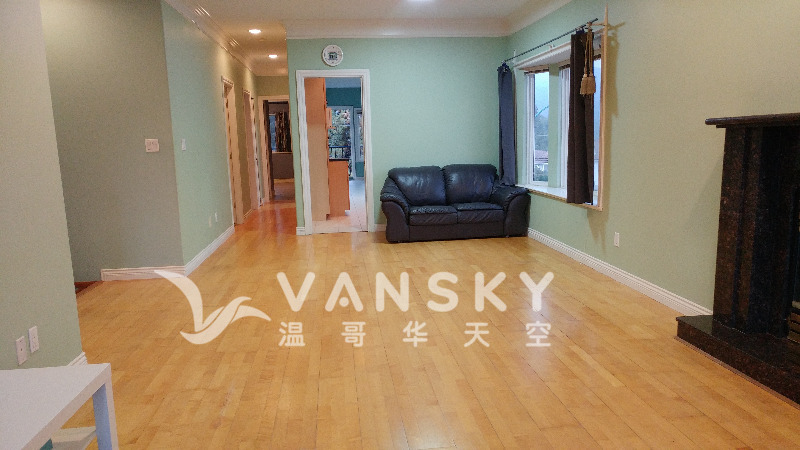 230326221359_c Living room 2.jpg